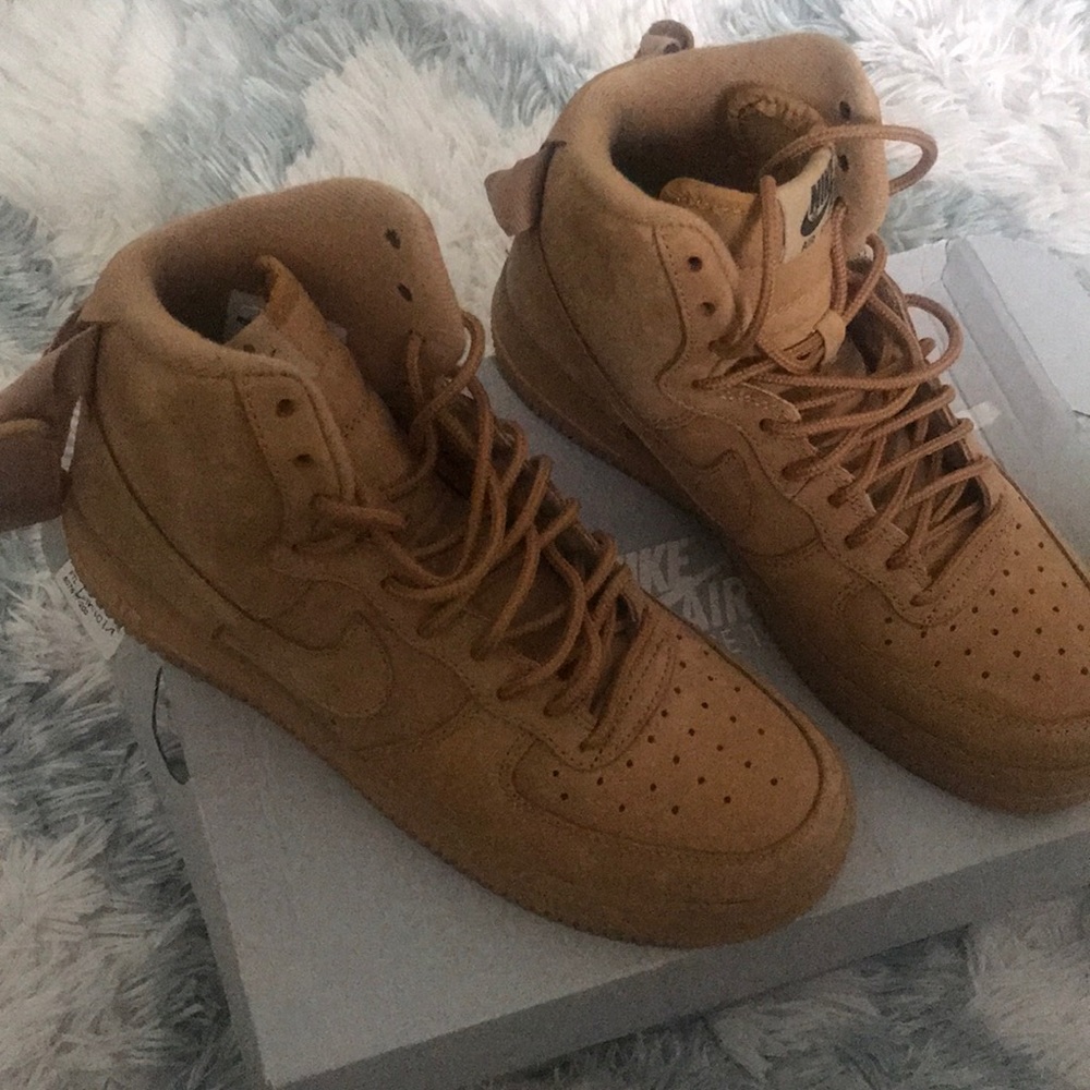 Nike Women's Sneakers in Tan